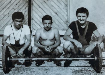 I qeshur dhe para shtangës, Meta mesazh përpara zgjedhjeve