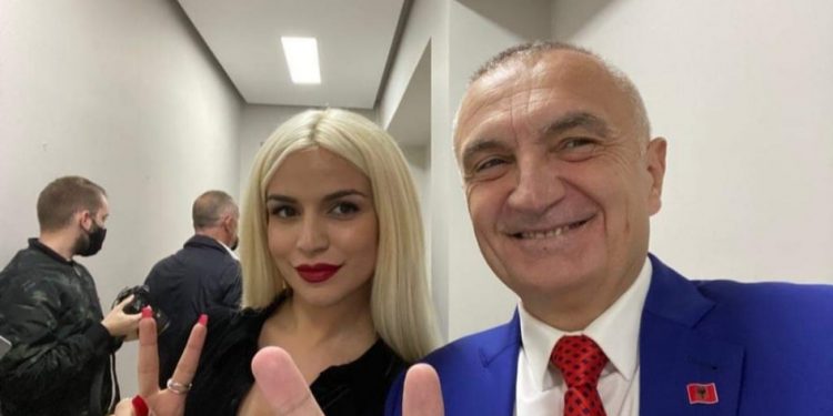 Meta: Monika nuk  është xheloze për gjërat e bukura!