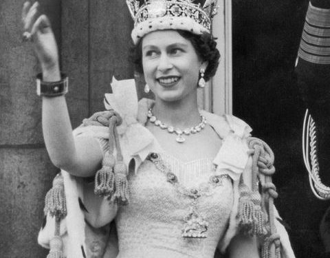 Së shpejti Çarlsi mbret. Mbretëresha Elisabetë mund të dorëhiqet nga froni.