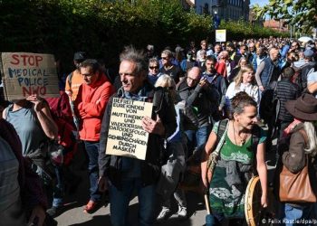 Protestat anti-mbyllje: Evropa në tension