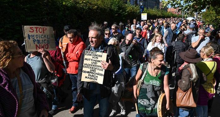 Protestat anti-mbyllje: Evropa në tension