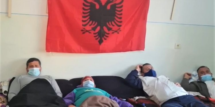 Punëtorët e Ballshit pranojnë ofertën e Ramës: pagë e ndërmjetme, derisa të përfundojë procesi gjyqësor