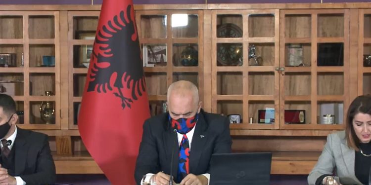 Rama në konferencën për shtyp me Ahmetajn dhe Manastriliun: Mos dyshoni tek ekspertët e Komitetit Teknik. I kemi të nivelit ndërkombëtar