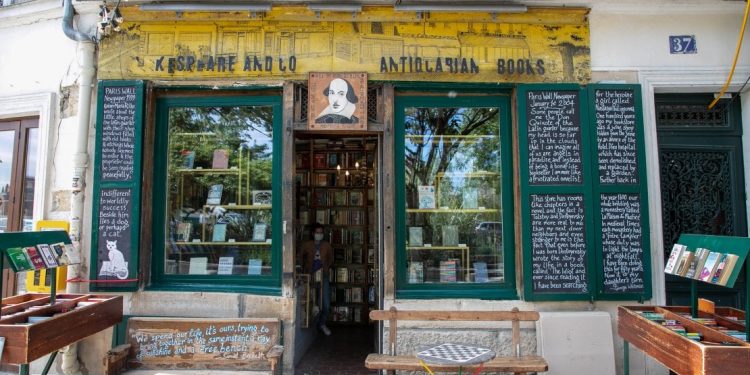 Libraria e fashmshme Shakespeare&Co. rrezikon falimentin: u kërkon ndihmë lexuesve