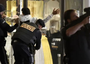 Viena nën terror. 4 të vdekur. Policia apel njerëzve të mos shkojnë në qendër.