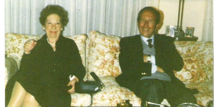 Ne foto Jusuf Vrioni me motren e tij ne Rome 1983. Foto e marre nga Boris Dino