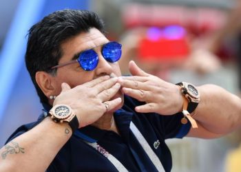 Gjykata vendos të ruajë trupin e Maradonës