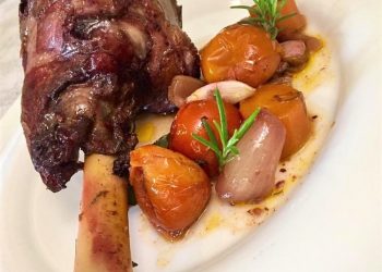 Stinko qingji e furrës, me rozmarinë