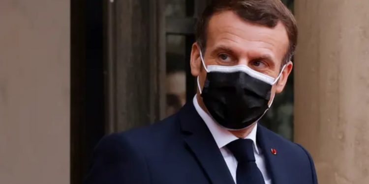 Emmanuel Macron pozitiv me covid-19. Të tjerë liderë në izolim