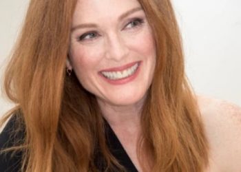 Aktorja e njohur Julianne More mbush të 60-at: ndryshimet në vite