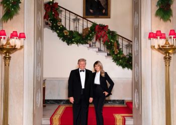 Krishtlindjet e fundit në Shtëpinë e Bardhë: çifti Trump uron festat (foto)