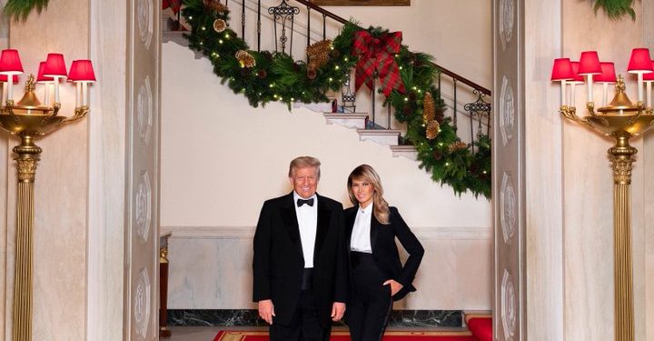 Krishtlindjet e fundit në Shtëpinë e Bardhë: çifti Trump uron festat (foto)