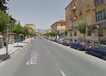 Zbukurimet e mangëta tek rruga e Dibrës