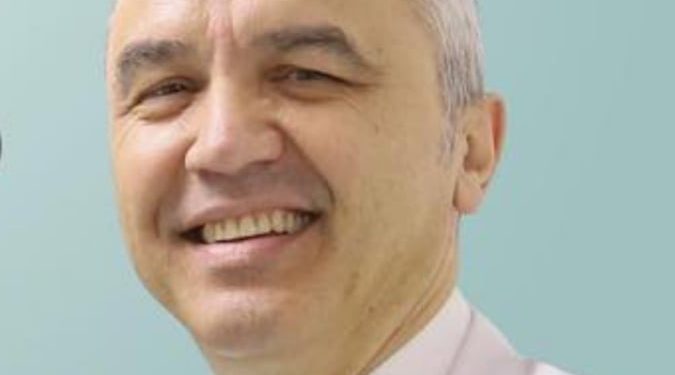 Infektohet me covid-19 mjeku i njohur Arjan Harxhi