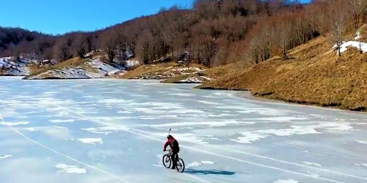 Ngrin liqeni i Bizës.  Ndoshta një atraksion me tepër në kryeqytet