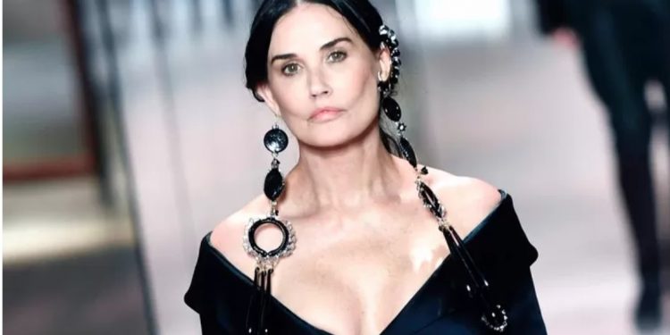 Fansat kritikojnë Demi Moore: “Ç’i ke bërë fytyrës?!”