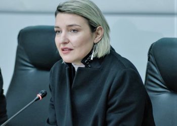 Ministrja Elva Margariti humb bashkëshortin