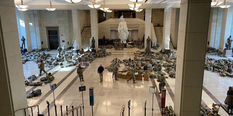 Garda Kombëtare Amerikane ruan Capitol Hill (foto & video)