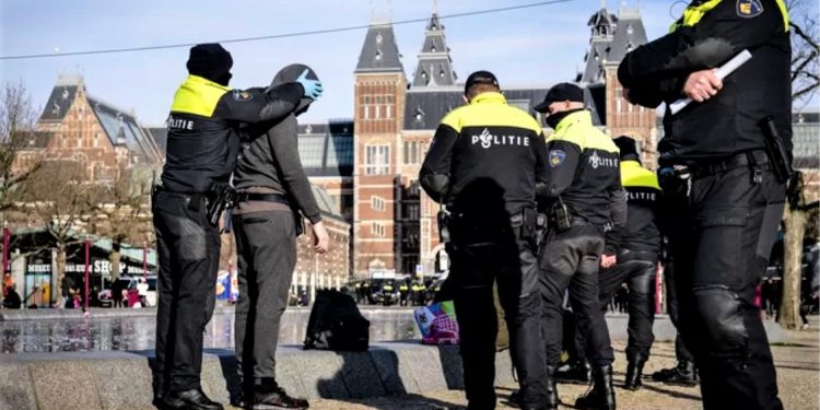 Hollandë: vazhdojnë protestat dhe arrestimet