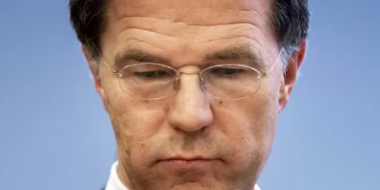 Dorëhiqet qeveria hollandeze, pas një  skandali me “fondin e fëmijës”