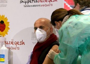 Infektohet me covid-19 Pëllumb Pipero. Lajmi ngjall reagime: s’ka dy javë që u vaksinua publikisht