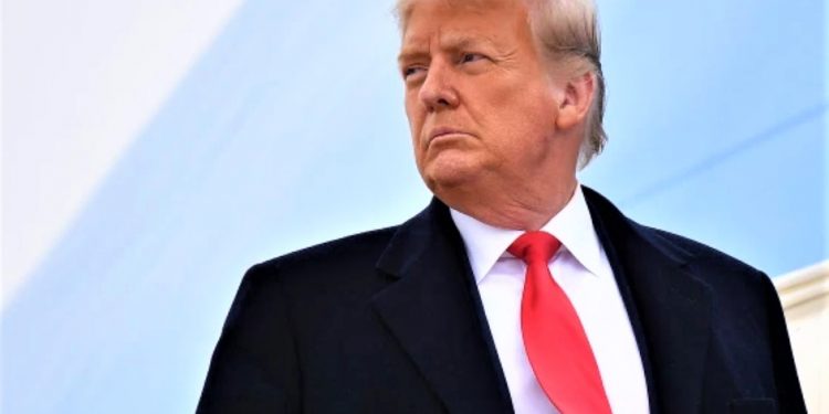 Trump-i zgjedh të largohet nga Shtëpia e Bardhë ditën kur hyn Biden-i