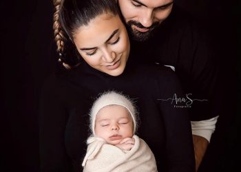 Fotot e ëmbla të Ledri Vulës me të bijën: Poem Blu një ëngjëll