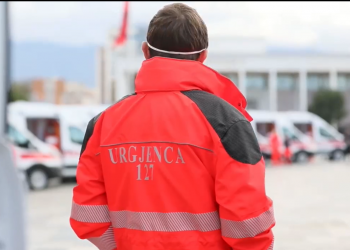 Autoambulancat e reja, Rama: “Me këto, pandemia më e lehtë” (foto)