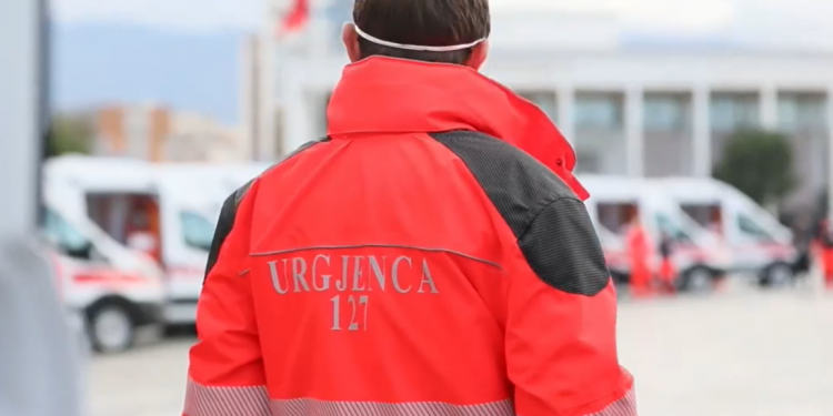 Autoambulancat e reja, Rama: “Me këto, pandemia më e lehtë” (foto)