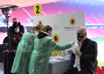 Rama merr dozen e dytë të vaksinës: “Jemi të parët, bashkë me Serbinë, që kemi nisur vaksinimin e mjekëve”