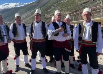 Saliaria i këndon Ramës, si dikur Bënça Enverit: “T’u bëftë dita një mijë!”