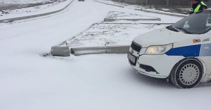 Dibra mbulohet nga dëbora. Policia thirrje për kujdes