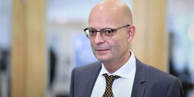 U vaksinua pa radhë. Akuzohet kryebashkiaku i Halles në Gjermani