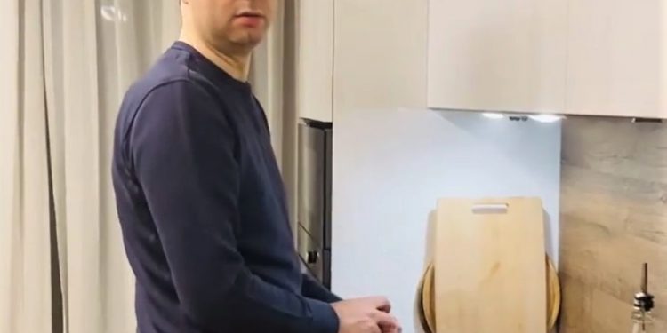 Basha kapet mat duke gatuar: “Mos na i hidh në instagram tani!” (video)