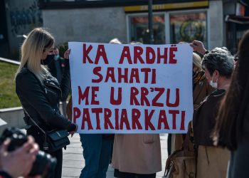 8 mars/ Albin Kurti: “Barra shumë të mëdha u janë lënë grave. Ato jo vetëm e kanë emancipuar veten, por tash prej tyre pritet edhe emancipimi i shoqërisë” (foto)