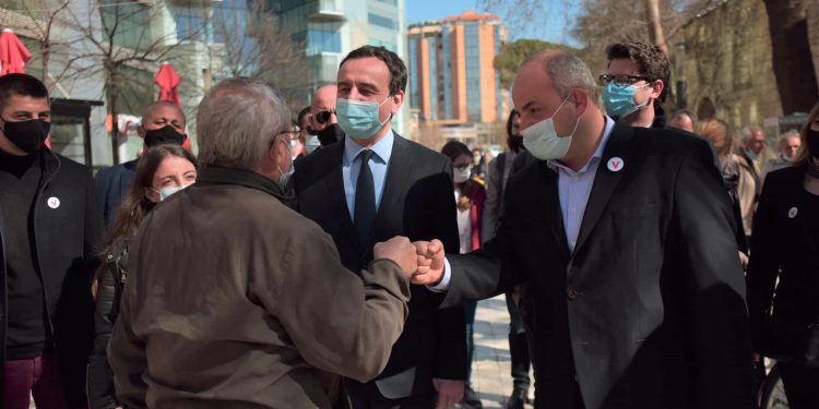 Albin Kurti promovon kantidatin e Vetëvendosjes për zgjedhjet 25 prillit në Shqipëri