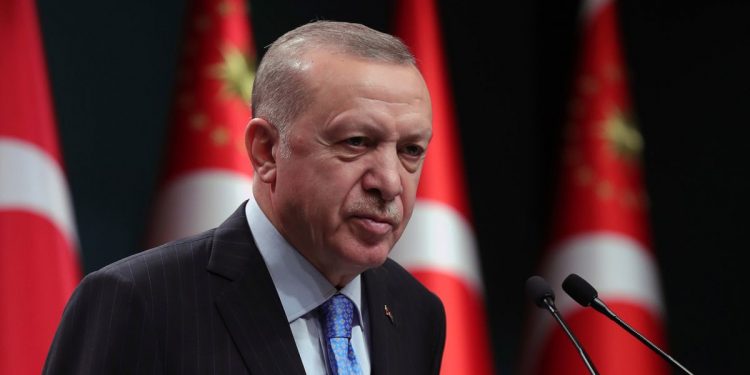 Erdogani braktis traktatin europian për dhunën ndaj grave. Nisin kritikat dhe protestat
