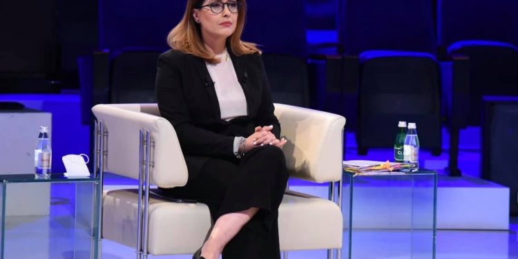 Manastrliu njofton mbërritjen e 38.400 dozave AstraZeneca për vaksinimin e mësuesëve