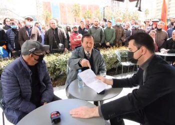 Parodisti i njohur vlonjat pa pension. Basha  premton status dhe pension të veçantë për artistët