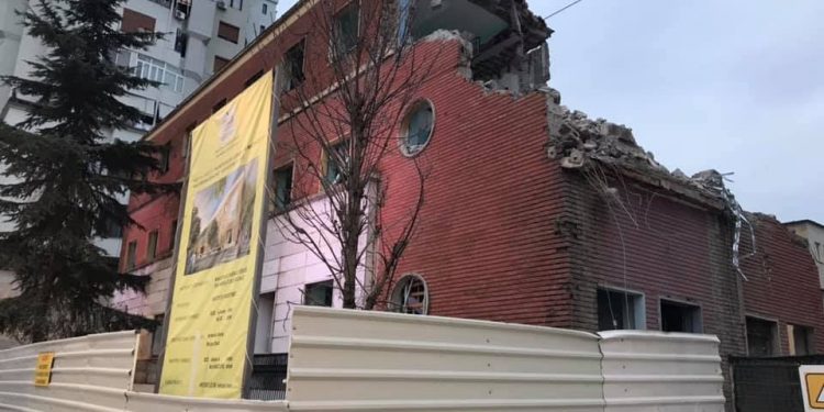 Rama jep shpjegime për prishen e maternitetit “Mbretëresha Geraldinë”: “Nuk  e prishi qeveria, fasada mbetet njësoj”