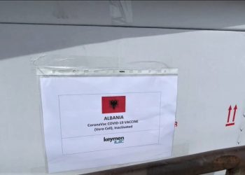 Rama sjell kinezen CoronaVac në Shqipëri. “Siguruam 1 milionë vaksina”