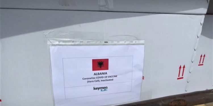 Rama sjell kinezen CoronaVac në Shqipëri. “Siguruam 1 milionë vaksina”