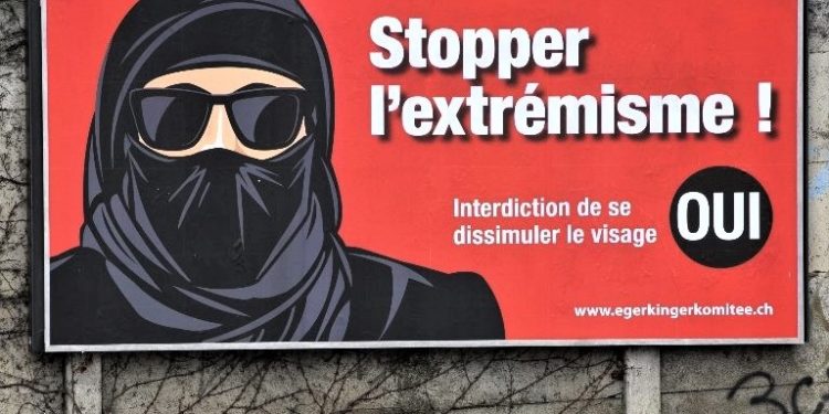 Zvicra referendum kundër mbulimit të fytyrës në publik. Qytetarët votojnë pro