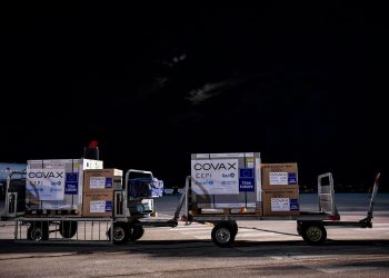 Kosova merr  vaksinat e para nga COVAX/ Kurti: “Jemi të vegjël e të varfër, ndaj kemi nevojë për ndihmë e solidaritet”