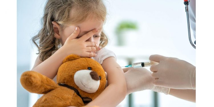 Kompanitë e vaksinave anti-covid kërkojnë  vaksinimin e  fëmijëve. Sipas tyre, vaksinat përkatëse të efektshme