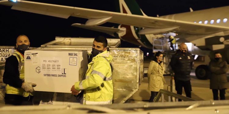 Mbërrijnë dozat nga AstraZeneca. Rama deklaron se janë gati të ndihmojnë edhe Kosovën