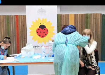 Rama siguron mësuesit që vaksina është e sigurt. Nga e marta nis vaksinimi në masë i tyre