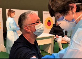 Nis vaksinimi i mjekëve kosovarë/ Rama: “Mund të bëjmë më shumë, s’jemi 1, por jemi bashkë”