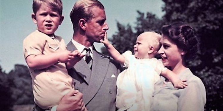 Ditë e trishtë për Britaninë. Ndahet nga jeta Princ Filipi, bashkëshorti i mbretëreshës (foto)