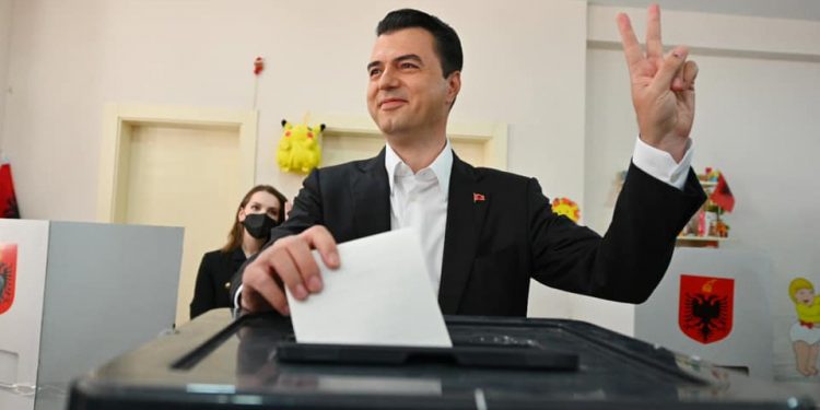 Zgjedhet Parlamentare 2021/ Mesazhi i Bashës: “Sot është dita e Shqipërisë, dilni të bëni të mundur lumturinë e familjarëve tuaj” (video)